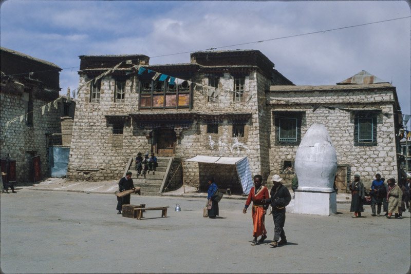 Nangtsehak, dans la partie nord-est du complexe du Jokhang. Abritait aussi l'une des prisons de Lhasa. 1981